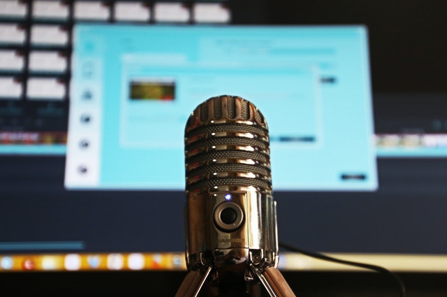 Condenser microphone for podcast production